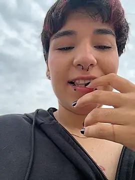 Emma_cute7 - Show boobs + control 1 min