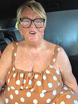 Bridget-valentine - Tits out 5mins