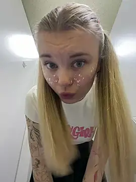 -MiaKitty - Open door + free tits / no cover 1min 😰
