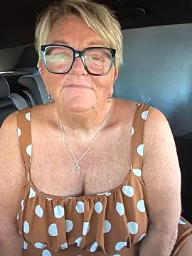 Bridget-valentine - Tits out 5mins