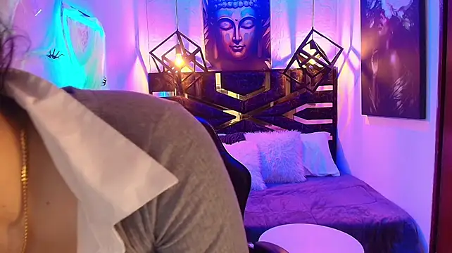 Scarleth_blue - nipples clamps in tits +foam 😈😏😈😏😈
