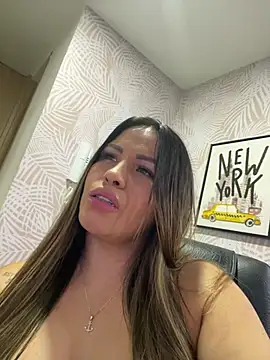 Sexyyykloee - tits out + very sloppy deep throat