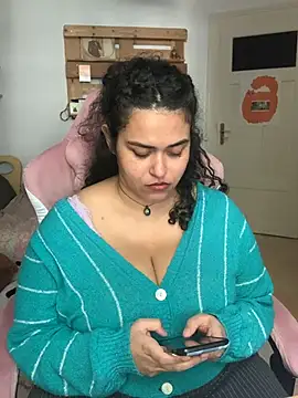 Curvydesifromgermany - Oil on tits