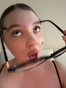 Bonnie_boobies - flash boobs closeup