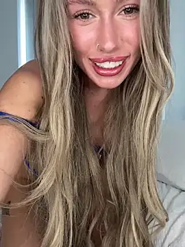 SexySaraxxoo - Bend over shake ass 😍