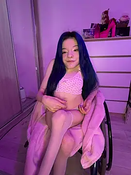 MiniSophiaa - Show nipples