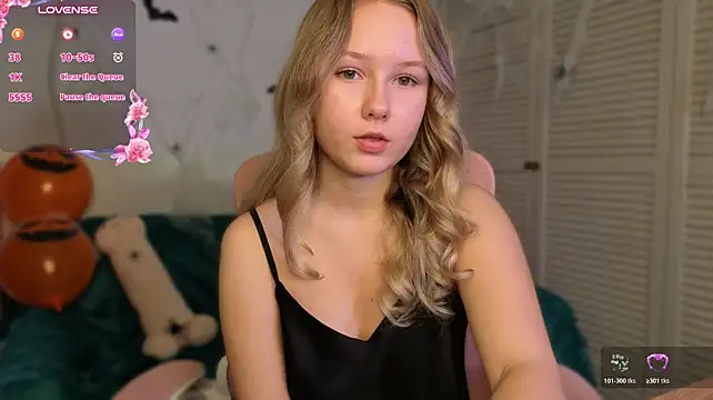 Queenneee - chest covered in oil