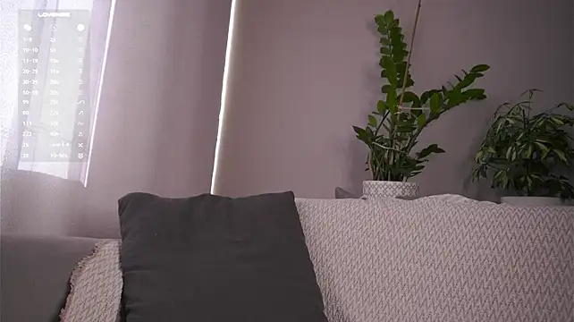 LinnHigh - I starting to play with my kitty
