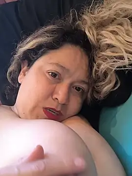 Mooncurves - Show boobs