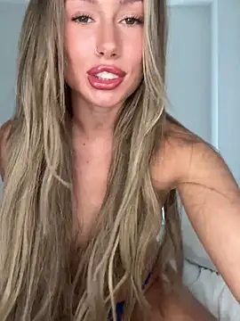 SexySaraxxoo - Bend over shake ass 😍