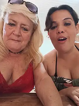 Belladama61 - As belas colocar o plug no cuzinho