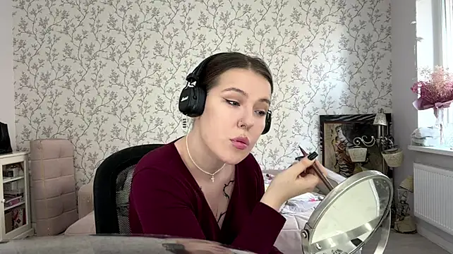 ElizbethPizza - air kisses for all
