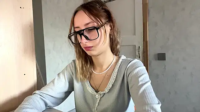 AleneLaurente - I'll show u my delicate, beautiful back