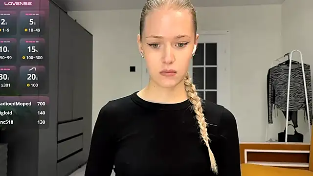 ZaidaSchwarten - Play boobs