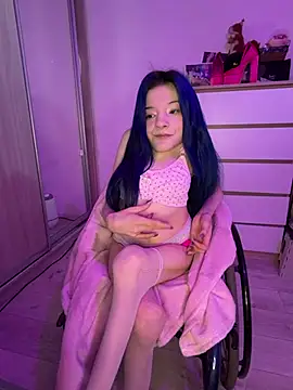 MiniSophiaa - Show nipples