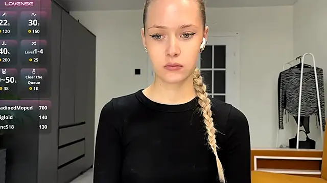 ZaidaSchwarten - Play boobs