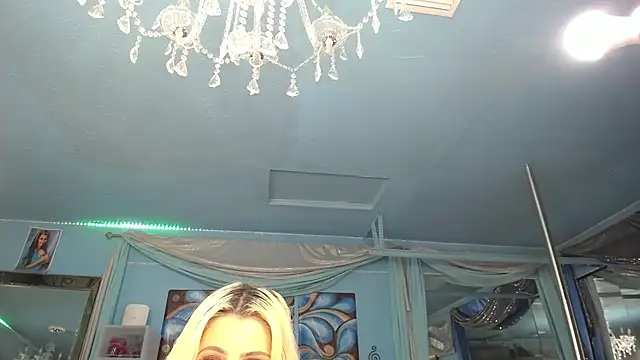 ADRIANNA_FOX - show tits