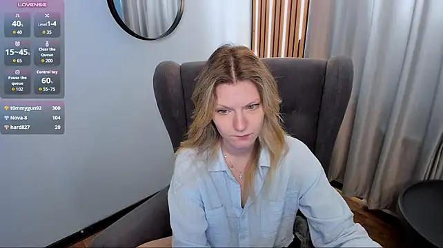 MaryHiggins - play with pussy with fingers