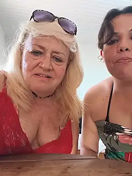 Belladama61 - As belas colocar o plug no cuzinho