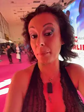 Therealbeverlycious - 5min topless walking at Venus+Vid4LT