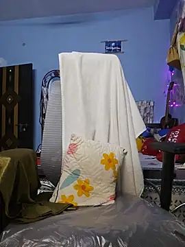 Desi_Maya69 - Lip show
