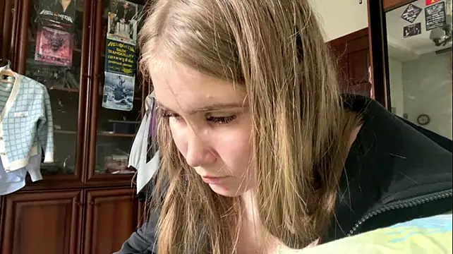 MileyRRoys - tease my bra