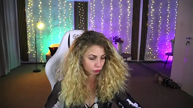 Curly_054 - dance