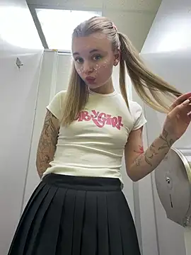 -MiaKitty - Remove T-shirt + throw it outside🤯🍬