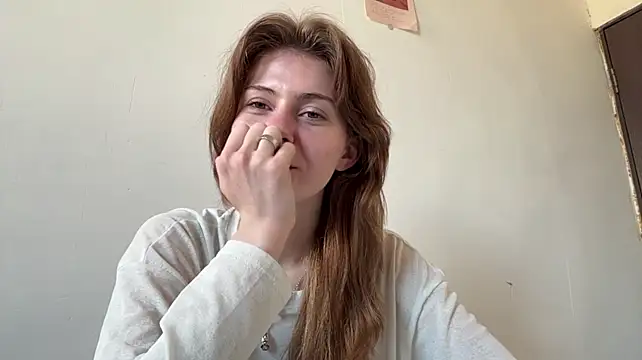 RolandeRohrs - Show my firm bootie closer <3