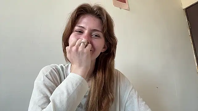 RolandeRohrs - Show my firm bootie closer <3