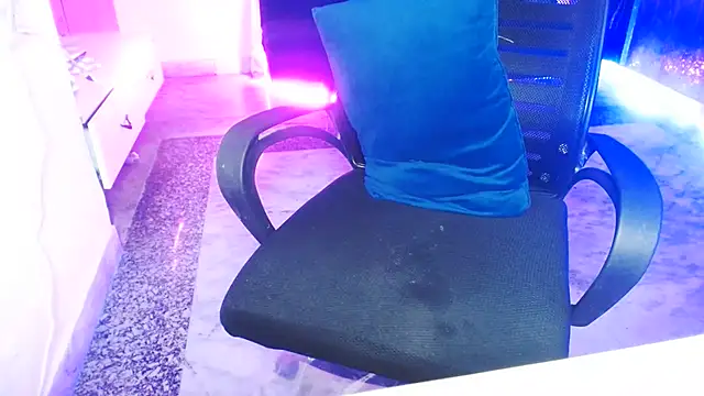 Mansi- - dildo in ASS