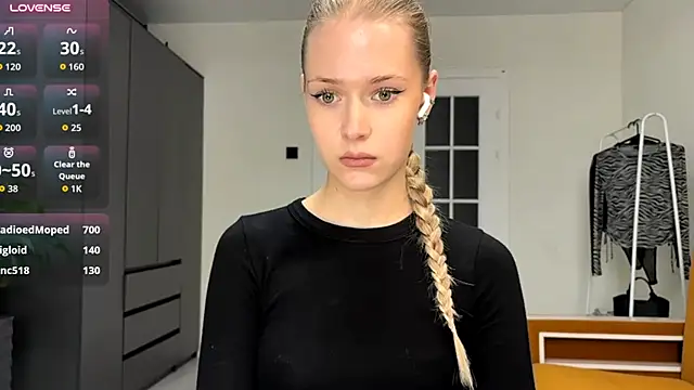 ZaidaSchwarten - Play boobs