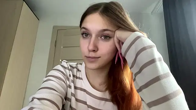 Arimy - I show my sexy legs, feet up close