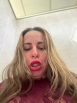 Laarti - Squit en los baños de hombres