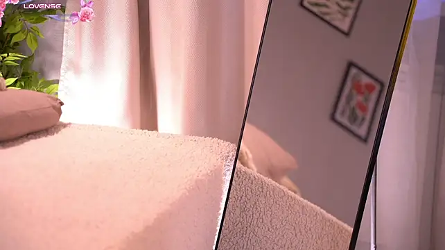 LollaStich - Help me with 1 finger inside my pussy