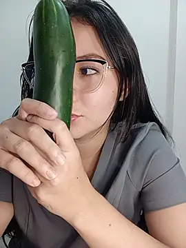 Mia_nala - naked, fucking the cucumber 🥒🥵😋
