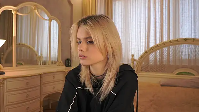 MercedezTimbs - Show My White Top
