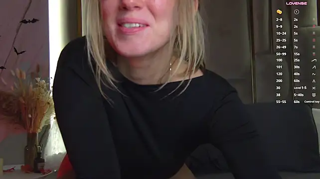 LeslieMines - naked oil show