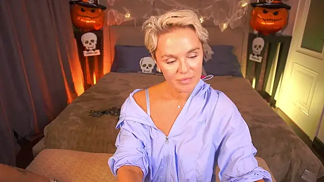 PleasureWeCouple - Suck a finger with eye contact