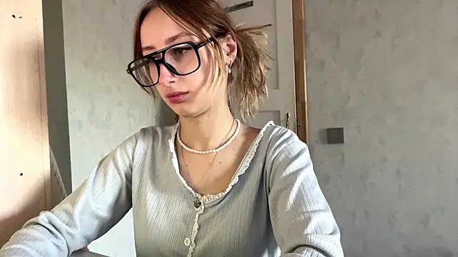 AleneLaurente - I'll show u my delicate, beautiful back