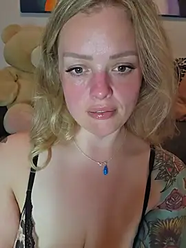 Bridgette03 - Deepthroat 7" dildo 8 seconds