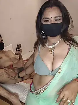 Wildharyanacouple - Show bubbs