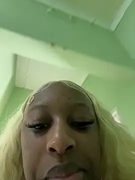SexyBadGirl20 - Butt plug in !!
