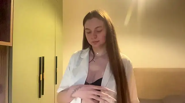 DonnaDunsmoor - show what’s under the shirt