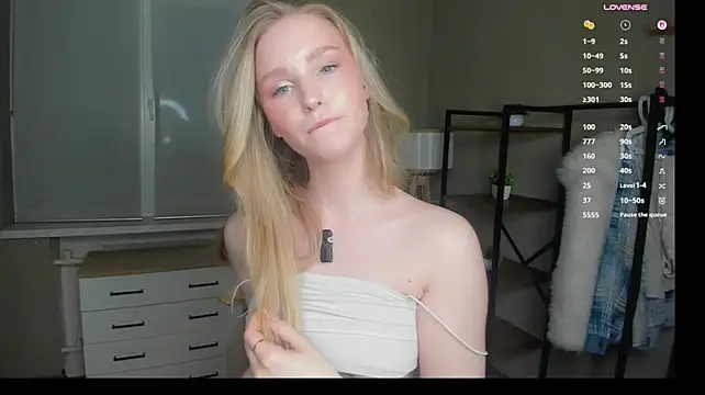 BlondeMiaX - Off top, naked boobs!