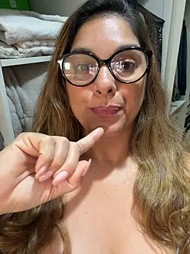 Mariiii_morena - Peladinha e mostrando por 3 minutos