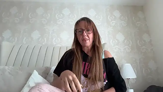 Geeky-Cat - last tipper wins a free video xx