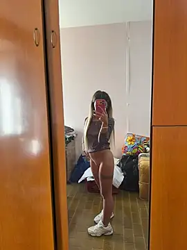 Thegirlofthemirror - Doggy con tacchi