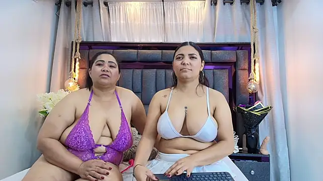 Karina_Mendoza - sucking tits 🔥👅