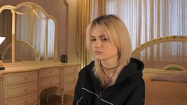 MercedezTimbs - Show My White Top
